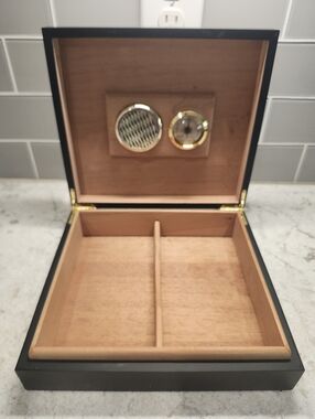 Matte Black Square Hygrometer Thermometer Cigar Humodor Case